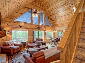 Spacious 'eagle's View' Luxury Cabin w/ Views