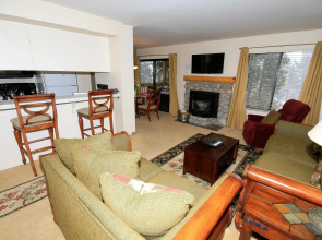 Discovery 4 Condominiums