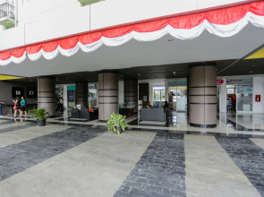 RedDoorz Apartment @ The Suites Metro Soekarno Hatta