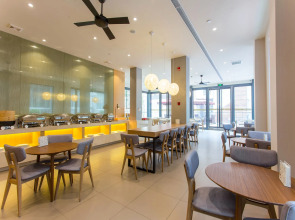 Ji Hotel Shanghai Oriental Pearl Tower