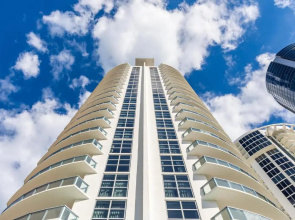 Marenas Resort Sunny Isles 25 Floor Ocean view 1/1