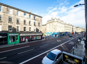 Spacious 4 Bedroom Apartment on the South Side