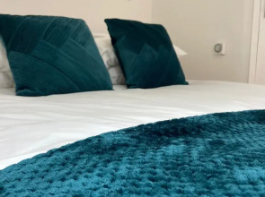 Modern 1 Bed Apartment