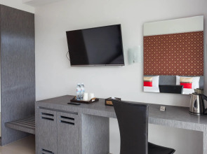 The Thames Pool Access Resort SHA+