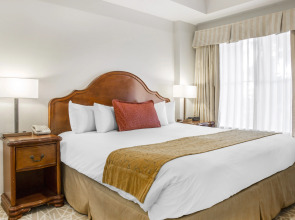 The Point Hotel & Suites