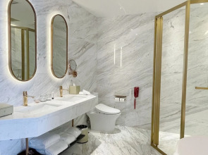 YOHO Treasure Island Hotel