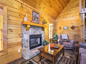 Sevierville Retreat: Private Hot Tub & Lake Views!