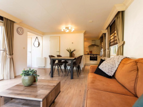 Comfortable chalet with outdoor sauna, near De Veluwe