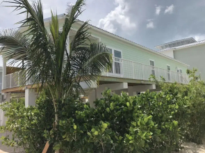 2 Beautiful 4 Bed 3 Bath Pool Home w Free Dock