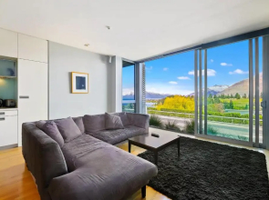Modern Executive Living in Pounamu - 16