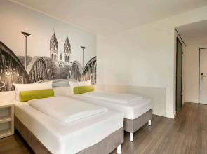 Super 8 by Wyndham Freiburg