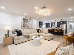 Phoenix 22nd St 4 Bedroom Home by RedAwning