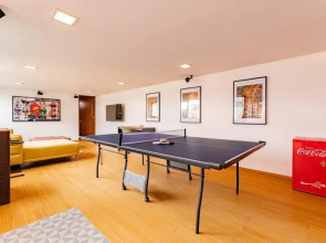 Stylish apartment with private roof top & jacuzzi