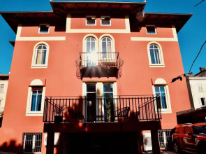 Nine Rooms Apartment