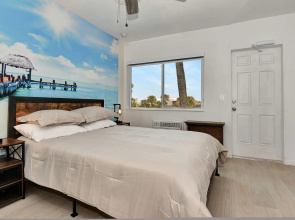 Cozy Studio Suite Near Beach w Kitchenette #5