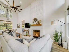 Luxe Pine Home w/ Tonto National Forest Access!