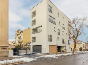 Bright Two Bedroom Apartment by Renters