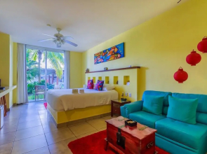 Beautiful Ground Floor Two Bedroom Suite at Ixchel