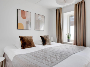 Sanders Fields - Chic 3-bdr Townhouse w Terrace