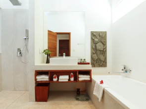 Lynnaya Urban River Resort