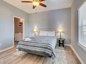 Pool + Hot Tub: Lake-view Condo in Surfside Beach!