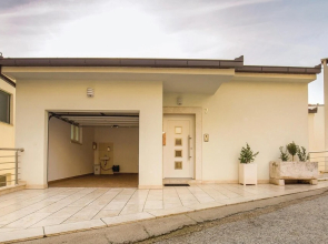 Stunning Home in Brist With Wifi and 4 Bedrooms
