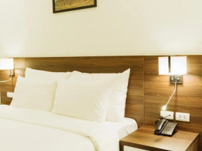 Paragon Noi Bai Hotel and Pool