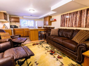 Alpen Way Chalet Mountain Lodge