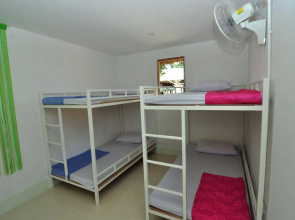 Blanco Dorm Room & Restaurant