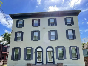 Park Place- Cozy Modern Space Fully Updated Fast Wifi Good Coffee and Easy Parking