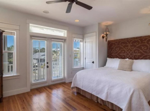 The Crystal Beach House - 1768742