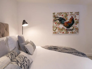 Eleven, Boutique luxury house & garden