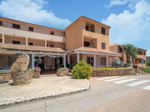 Elegant Apartment in Marinella Near Seabeach