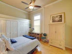 Walk to Water St & River: Quaint Saugatuck Apt