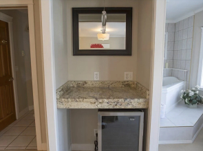 Beachside Villa Suites and Vacation Rentals