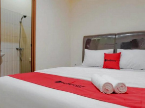 RedDoorz @ Jalan Biak Roxy Jakarta