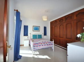 Charming Villa, Private Pool, Walking Distance to Centre, Free AC & Wifi