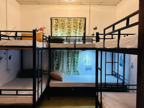 R BackPacker Hostel