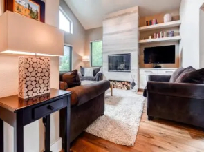 Four-Bedroom Family Friendly House with Chef's Kitchen