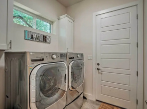 Walk to Lake Austin: Spacious Getaway w/ Patio