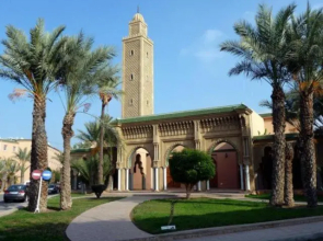 Riad Alaoui 146 with swimming pool and free parking