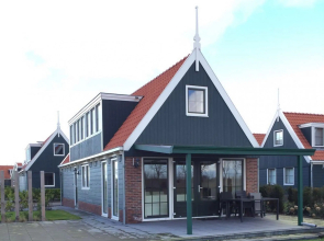 Comfy house with a sun shower, Alkmaar at 15 km