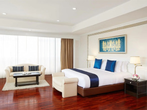 Отель Centre Point Silom