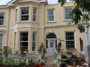 Mayville House Apartment
