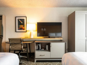 Holiday Inn Newark International Airport by IHG