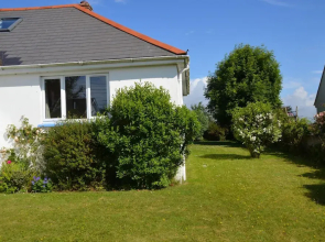 House - Sleeps 8, Close to Beach & Free Parking