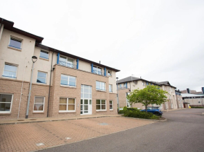 5 Riverside Gardens
