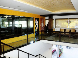 Hotel Ashray