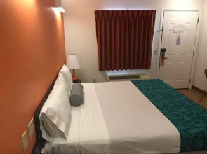 Howard Johnson by Wyndham Lake George