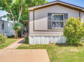 13 Mi to Okc: Edmond Home w/ Pool Access!